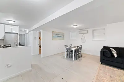 Image de Stylish & Central 2br Apt Near Subway