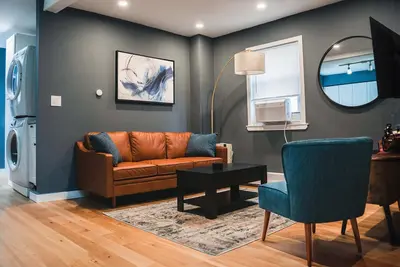 Image de Nyc-Themed Gem in Jersey City, minutes to Midtown!