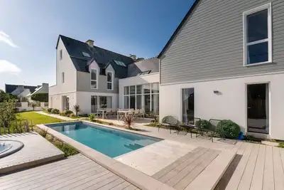 Image de Villa \"Les Palissades\" avec piscine extérieure et sauna