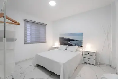 Image de Playa La Jaquita' avec terrasse partagée et Wi-Fi