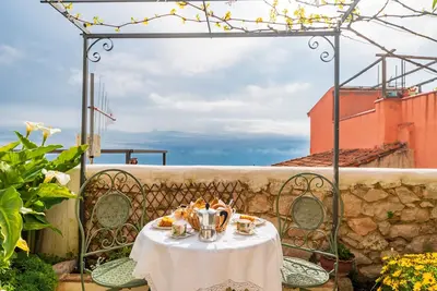 Image de Maison de vacances 'Casa Della Nonna Nel Borgo' avec vue sur la montagne, jardin privé et Wi-Fi
