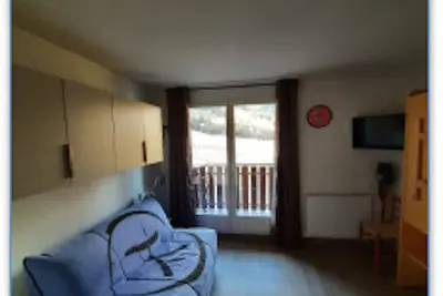 Image de Appartement 'Studio Pied Des Pistes - Bernex' avec vue sur montagne et balcon