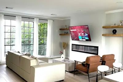 Image de Luxury, spacious, 3bd\/2bth townhome 5 minutes from everything, downtown Houston