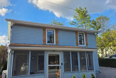 Image de Le Blue: Walking distance to downtown Hendersonville, with private sauna!
