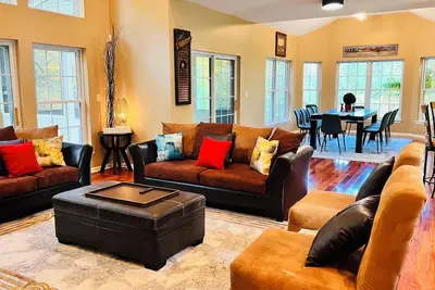 Image de A Luxury 4-bedroom house in brilliant Pocono Pines with Ac, WiFi, and More