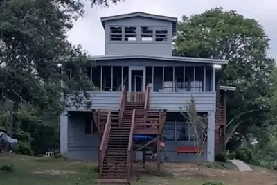 Image de Scenic 3-bedroom apartment with WiFi, Ac on Davis Canal in Oak Island.
