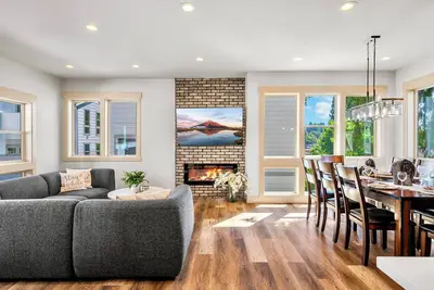 Image de Modern 4-Bed 3. 5 Bath Family Retreat Near Golf Course