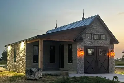 Image de Courtside Cottage next to Pickleball Warehouse. Unique place to stay!