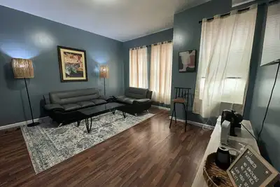 Image de Huge 2 Bedroom Apt Free parking Ii Queen Bed