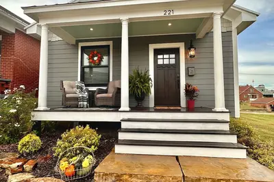 Image de The Black Magnolia - downtown with a charming patio to enjoy
