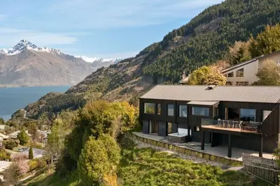 Image de Mizumi Villa by MajorDomo - Lake Views and Spa Pool
