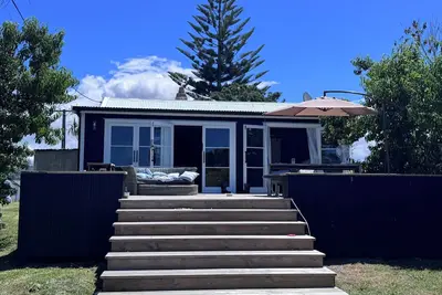 Image de Delightful Ruakaka Cottage \nViews to Sea and Estuary \nSurf. Sun. Chill