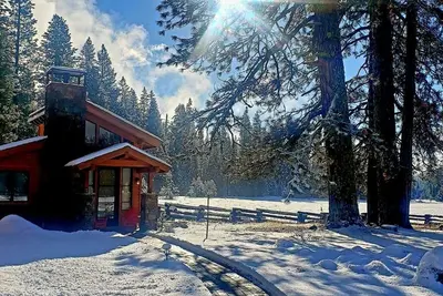 Image de Chalet with access to San Jacinto Mountains, Idyllwild, just 10 minutes away