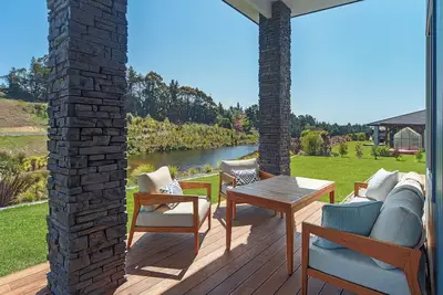 Image de Redwood Haven - Tranquil Escape Nestled in Redwood Valley’s Scenic Beauty!
