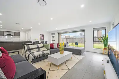 Image de Catherine Field Spacious Modern 4Br home\n