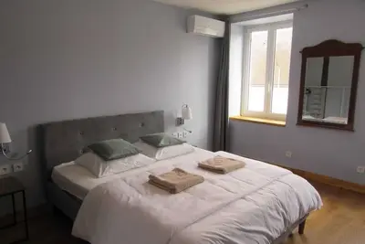 Image de Maison de campagne pouvant acueillir 15 pers avec piscine\/jardin Ă 3h de Paris