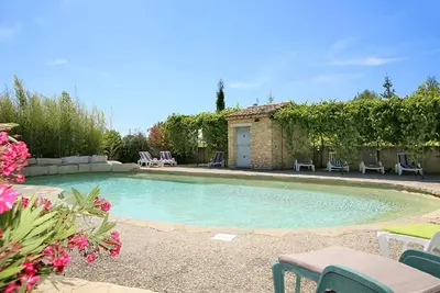 Image de Gite 8 personnes dans Mas provençal avec piscine en Provence!
