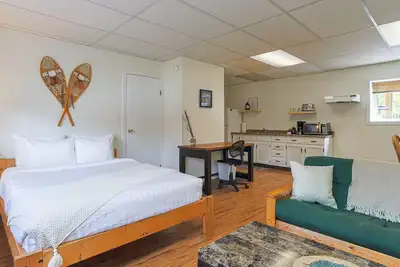 Image de Cozy Studio with Private Entrance in Fernie