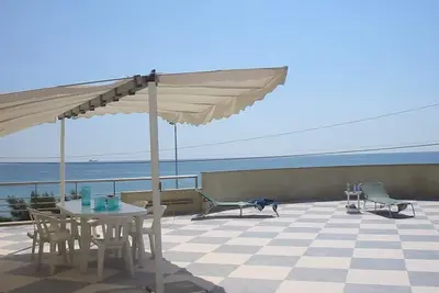 Image de Terrace overlooking the Mediterranean Sea