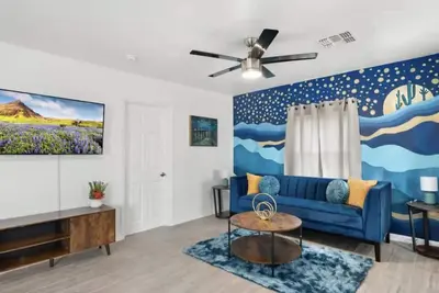 🏡 Charming Two-Bedroom Oasis in Downtown Phoenix! 🌞