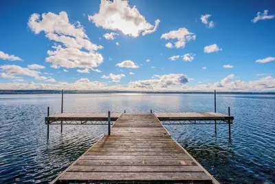 Image de Blue Moon Waterfront Cottage w/ Hot Tub