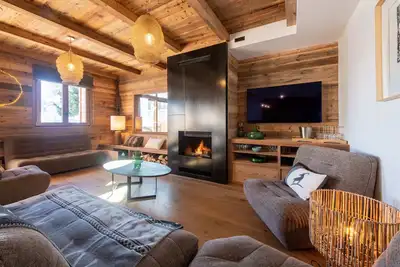 Image de Chalet Kiera -15 personnes -100m des pistes - piscine privée - Chalets de Cœur