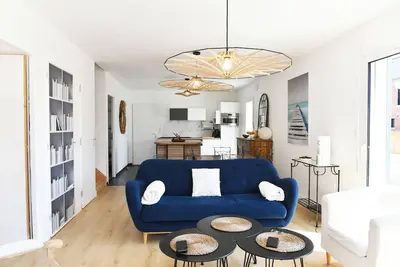 Image de Maison 5 chambres à 900 m de la plage des Govelins et 500 m du bourg