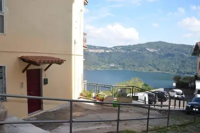 Image de House with a view of Lake Nemi