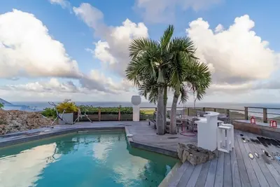 Magnificent 4 Br Villa Located on Deve Heights