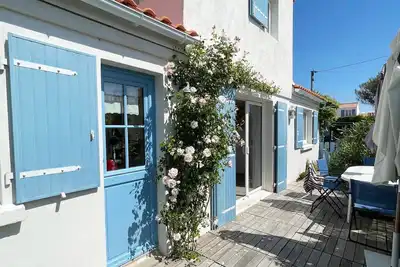 Image de À l'Herbaudière, 100 m bord de mer, 5 mn du port, maison idéale pour 4 personnes