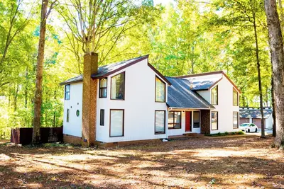 Image de Large french style house in the most sought after area - Concord.