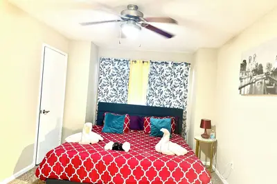 Image de 1br Nrg Mda Dt Uh Zoo Galeria KGBd Pool Museum Med 4ktv WiFi