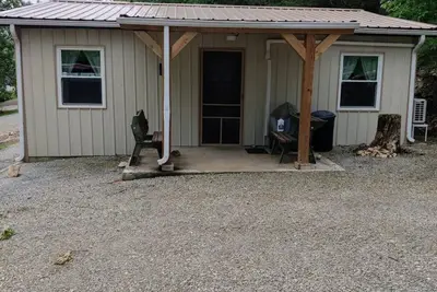 Image de Historic 2 Bed Cabin w/ pool access - Fish Cabin Share Save