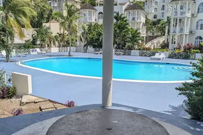 Image de The best view in ocho Rios six pools kiddies pool also 2 minute to the beach ⛱️