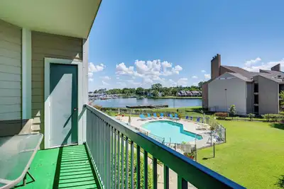Image de Lake Conroe Condo w/ Pool Access + Balcony!
