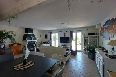 Image de Maison de130 m2 climatisée, proche de la mer, de tous commerces et de la forêt.