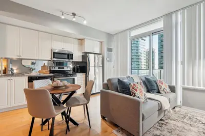 Image de Beautiful and Stylish 1 Br Condo in Dt Toronto