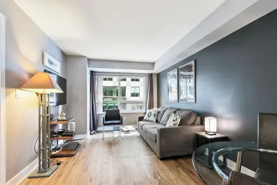 Image de Charming 1+1br Condo in Dr Toronto