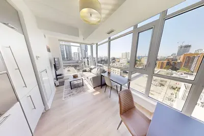 Image de Modern Central 2-Br Condo in Dt Toronto