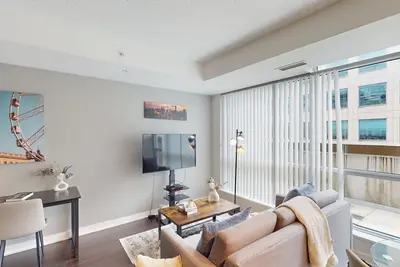 Image de Modern Central 1-Br Condo in Dt Toronto