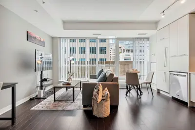 Image de Modern Central 1-Br Condo in Dt Toronto