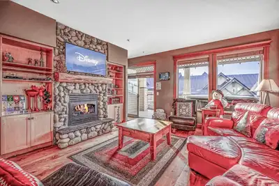 Image de Treetop Getaway Ski In/Out, Sleeps 10