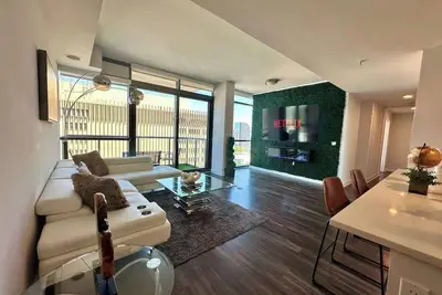 Image de Panoramic Penthouse Views - Two 15ft Balconies