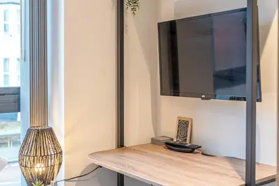 Image de Wolverhampton Apartment with Parking & Prime City Location near attractions