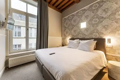 Image de Historic Bruges Room – 5-Min Walk to Main Square.
