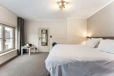 Image de Contemporary Room in Bruges' Heart
