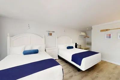 Image de Double Queen Room for a Cozy Group Stay