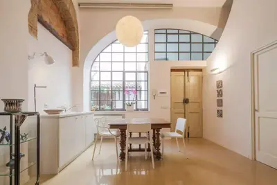 Image de Cozy apartment two minutes from Teatro Verdi and Villa Comunale
