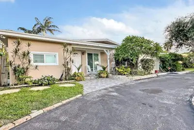 Image de Recently updated 3\/1 with pool, wifi, sleeps 9