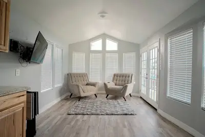 Image de Cozy cabin with 1 bedroom and WiFi, Ac in charming Brazoria